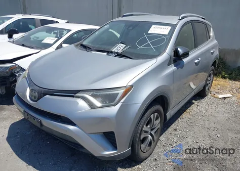 2018 Toyota Rav4 Le z USA, uszkodzony, nr VIN JTMZFREV8JD126387